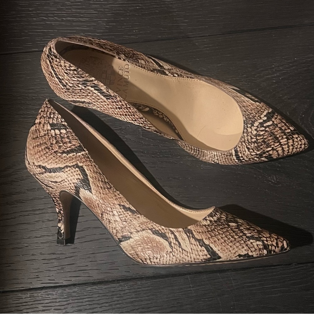 Vince Camuto Pointed toe heels in snake animal print